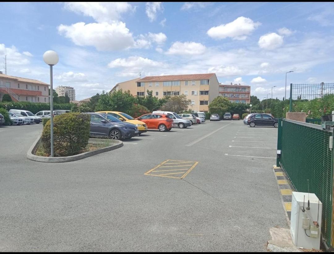 Frejus-Plage Et Centre-Ville, 28 M2, Accueil 4 Personnes, Francais, English Spoken Exterior foto