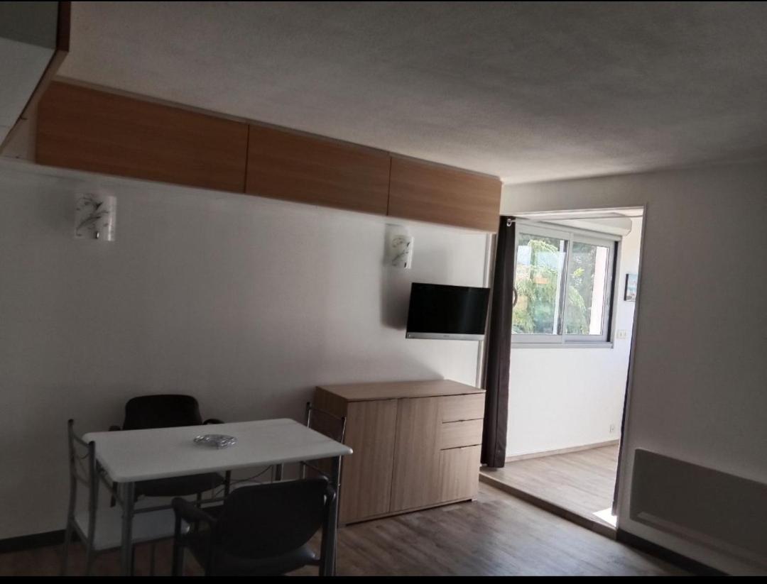 Frejus-Plage Et Centre-Ville, 28 M2, Accueil 4 Personnes, Francais, English Spoken Exterior foto